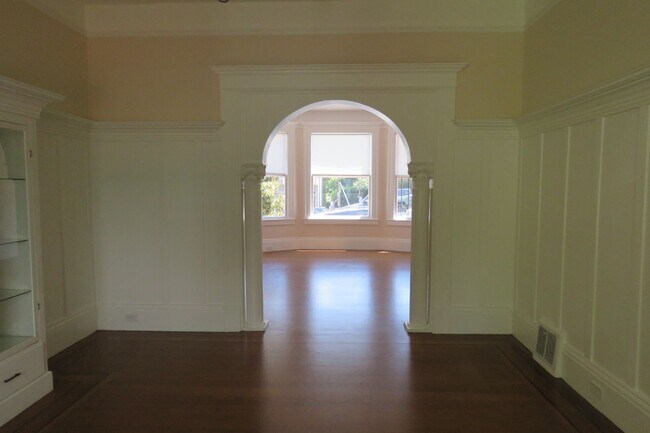 Building Photo - Noe Valley House - 3 beds-1.5 baths - VIEW - garage