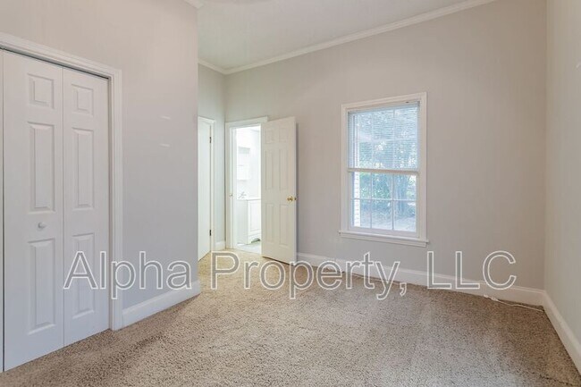 Building Photo - 62 Hutchins St