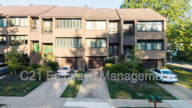 Building Photo - 804 Fairways Dr