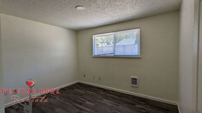 Building Photo - Bryant - 1324A/1324B