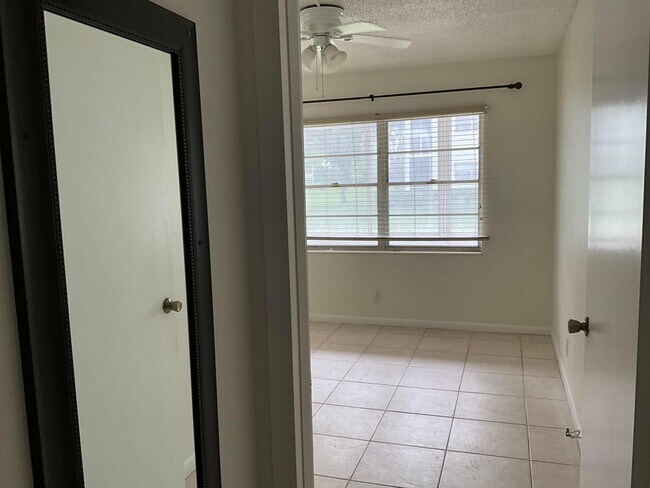 Building Photo - 347 Mansfield I