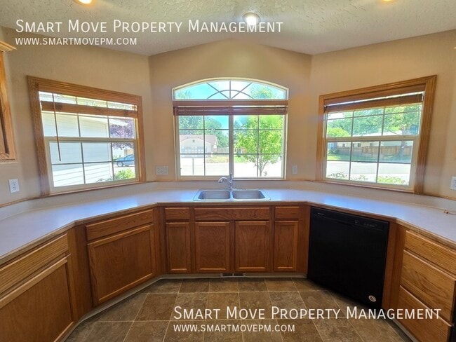 Building Photo - 2593 N Ridgebury Way
