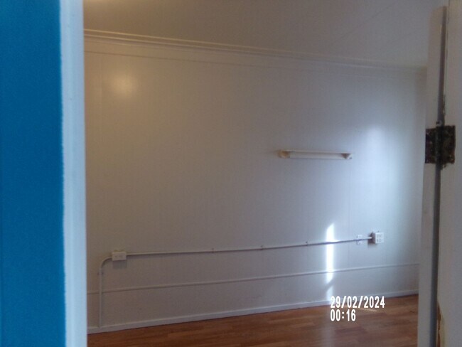 Building Photo - 4bd 1ba Home