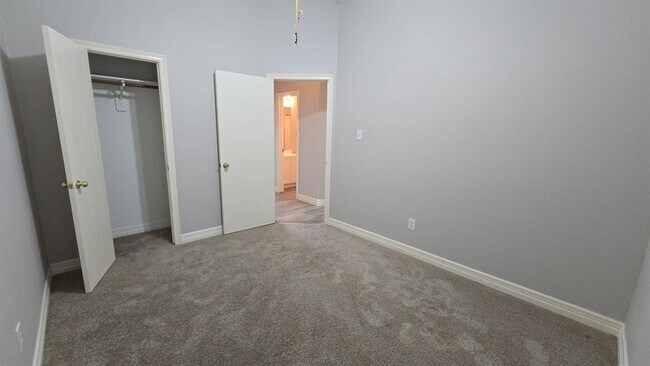 Building Photo - 6011 Decker Ridge Ct