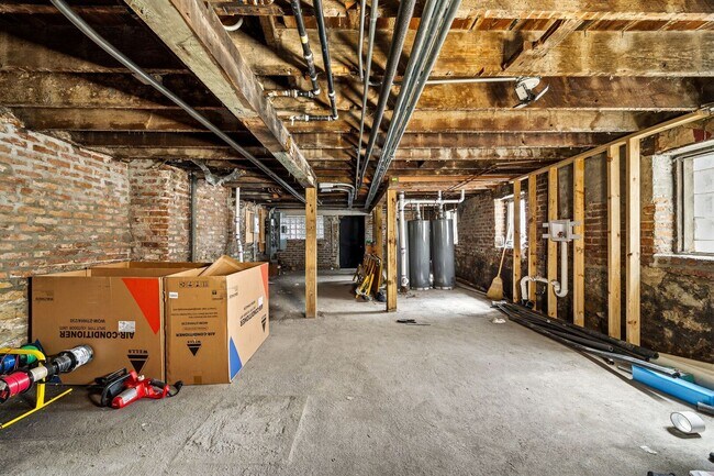 Building Photo - 1621 S Lawndale Ave