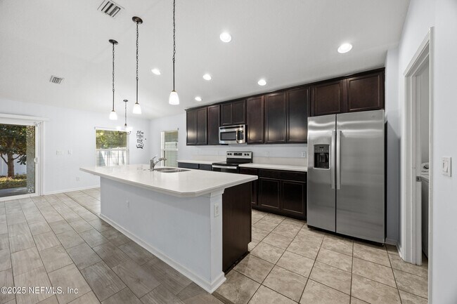 Building Photo - 2772 Bluff Estate Way