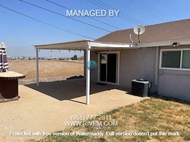 Building Photo - Great commuter location!