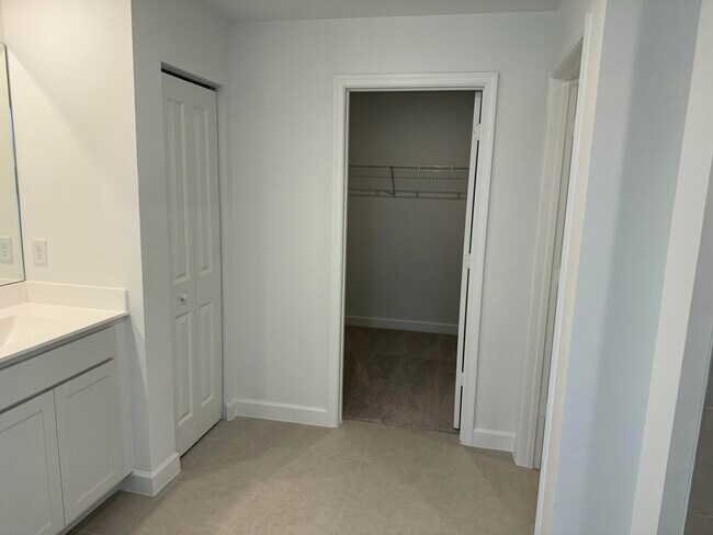 Building Photo - 10445 NW Suncrest Lp