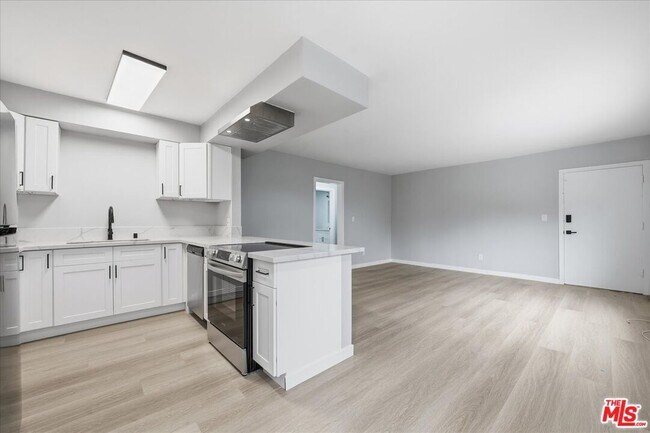 Building Photo - 3320 Pacific Ave