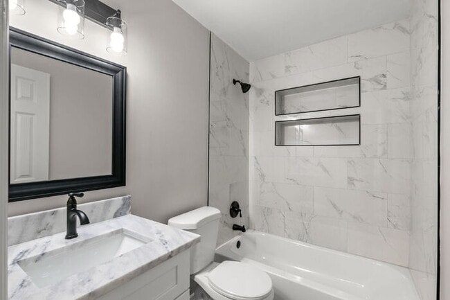 Building Photo - Home For Rent in St Petersburg!