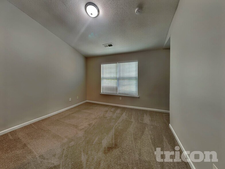 Building Photo - 205 Lossie Ln