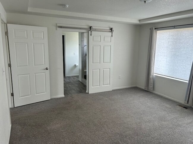 Building Photo - 3 bedroom 2 1/2 bathroom house in Commerce...