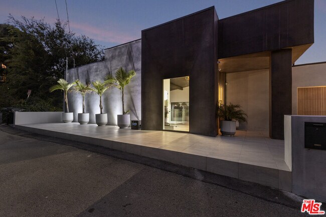 Building Photo - 7317 Caverna Dr