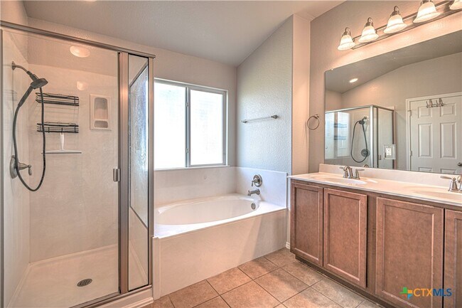 Building Photo - 1011 Sugar Brook Dr