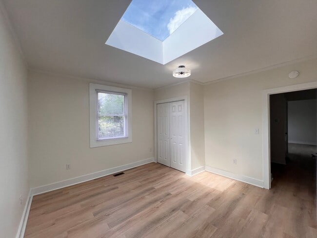 Building Photo - 810 Stonehenge Ave