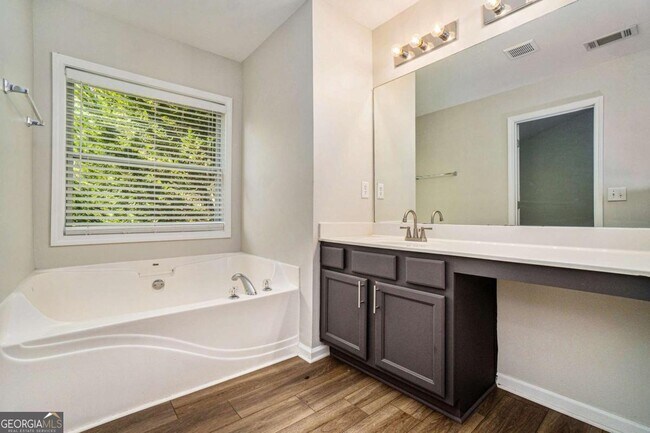 Building Photo - 3755 Uppark Dr