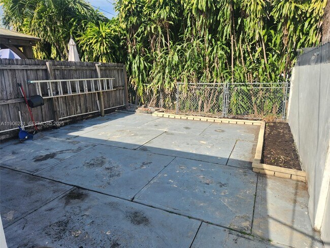 Building Photo - 3689 NW 14th St