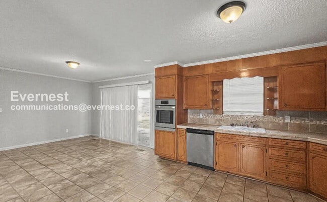 Building Photo - 2 Bed, 2 Bath Home with Garage / Pet-Friendly / Vouchers Accepted / Available Now!