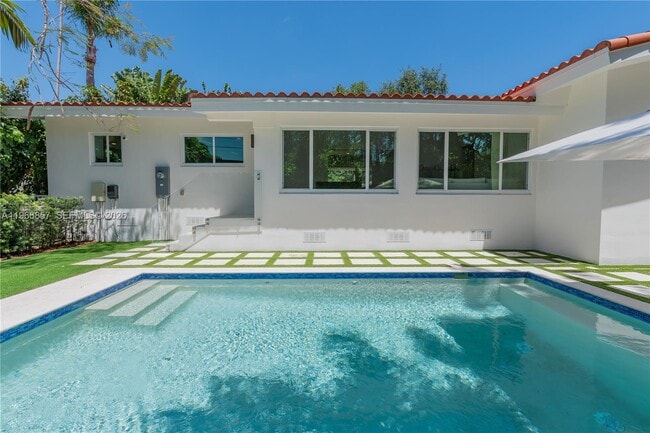 Building Photo - 920 Alava Ave