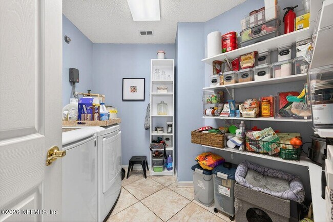Building Photo - 3534 Millcrest Dr