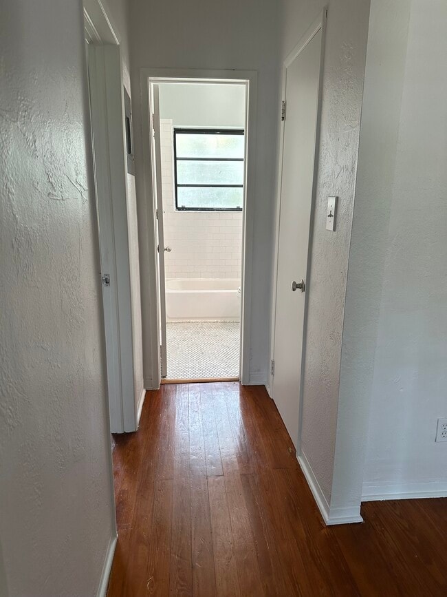 Building Photo - 44 SE 4th St