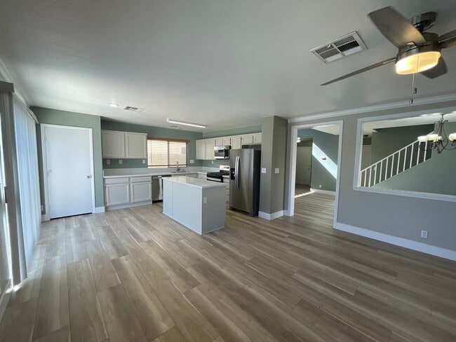 Building Photo - 5848 Red Dawn St