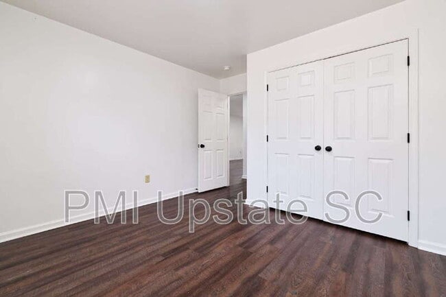Building Photo - 111 Charlestowne Way