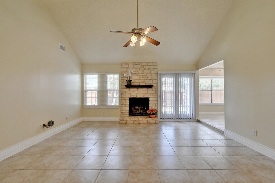 Building Photo - 1622 Peachtree Valley Dr