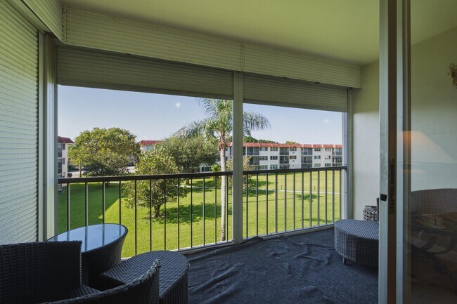 Building Photo - 9420 S Hollybrook Lake Dr