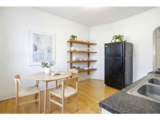 Building Photo - 604 Holly Ave