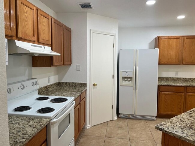 Building Photo - 18121 Skysail Dr