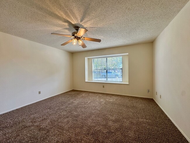 Building Photo - Duplex