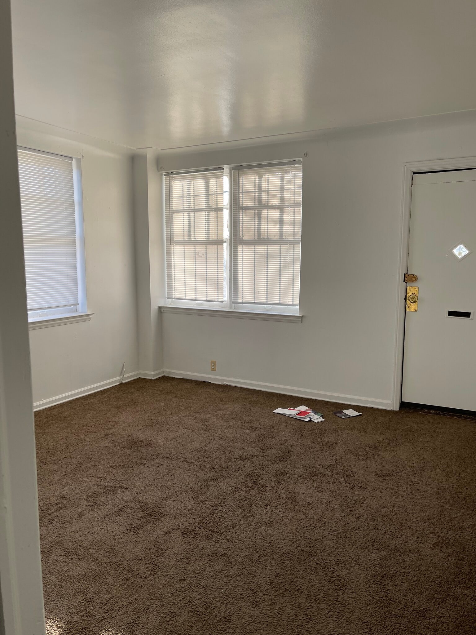 Living room - 5300 Mitchell St