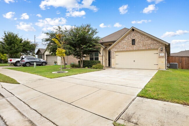 Building Photo - 3 Bed 2 Bath home in Bindseil Farms Subdivision
