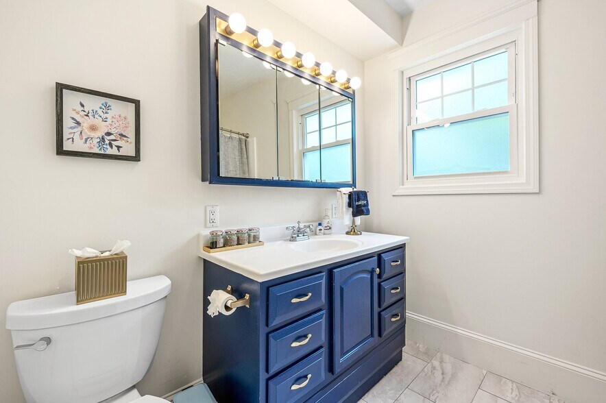 Building Photo - 9 Ivanhoe Rd