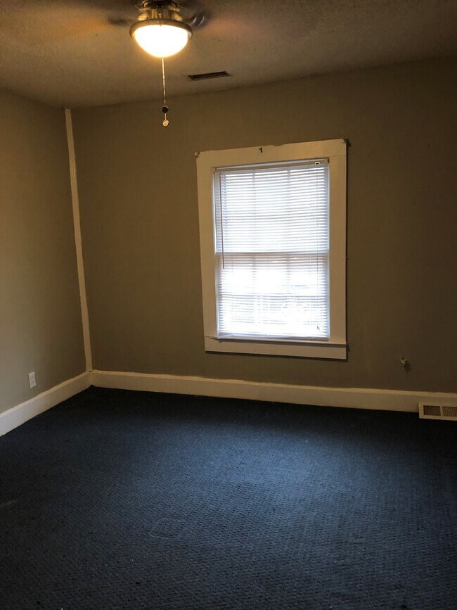 Building Photo - 716 Lucas St