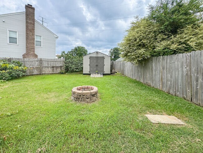 Building Photo - 3901 Quartz Ln