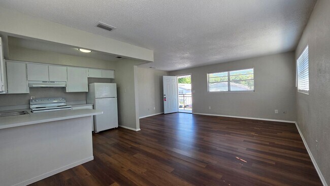 Building Photo - ** HALF OFF 1ST MONTH'S RENT WITH 13 MONTH LEASE **