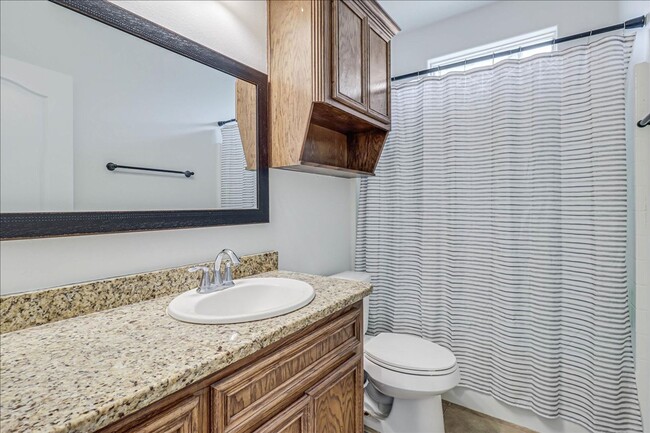 Building Photo - 2533 Lorine Dr