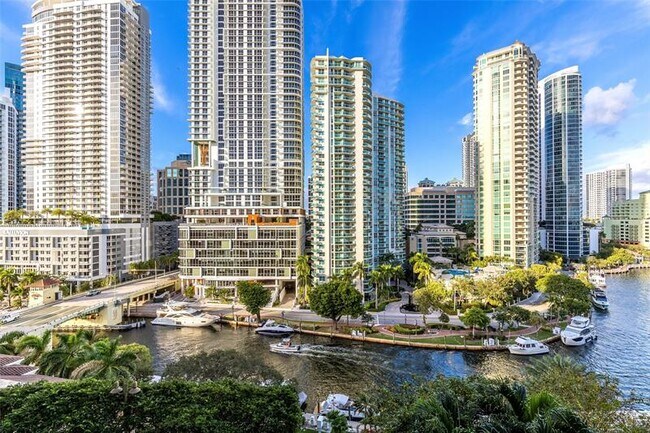 Building Photo - 511 SE 5 Ave