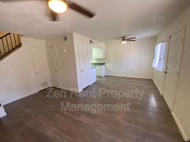 Building Photo - 286 W Palomino Dr