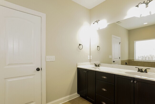Building Photo - Spacious 4 Bedroom Home in Grovetown!