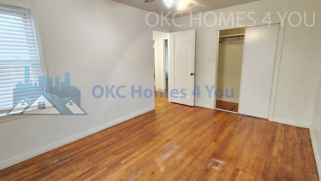 Building Photo - Charming 2 Bedroom near I-44 & May Ave.