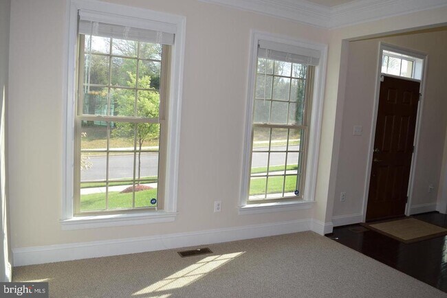 Building Photo - 42159 Tecumseh Hills Dr