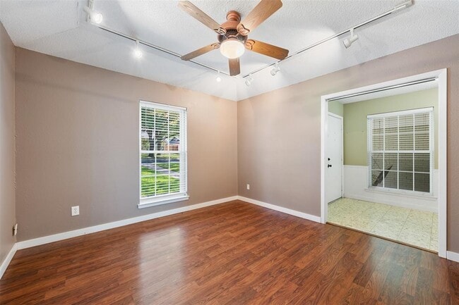 Building Photo - 2407 Harrowden Dr