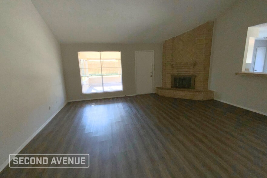 Building Photo - 15907 Wingdale Dr