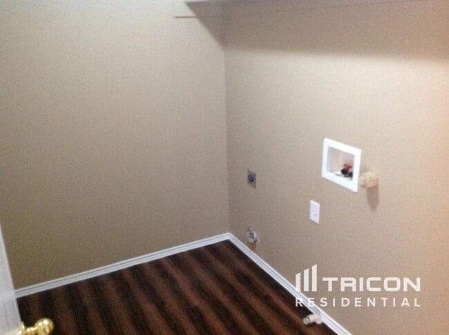 Building Photo - 10512 Fossil Hill Dr
