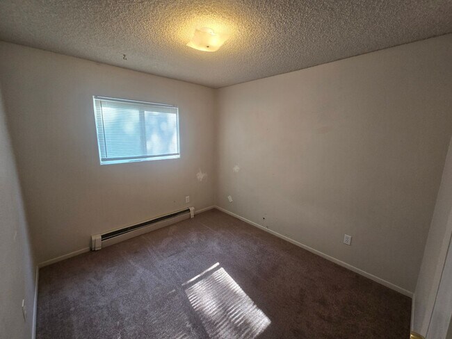 Building Photo - 4740 Scenic Cir