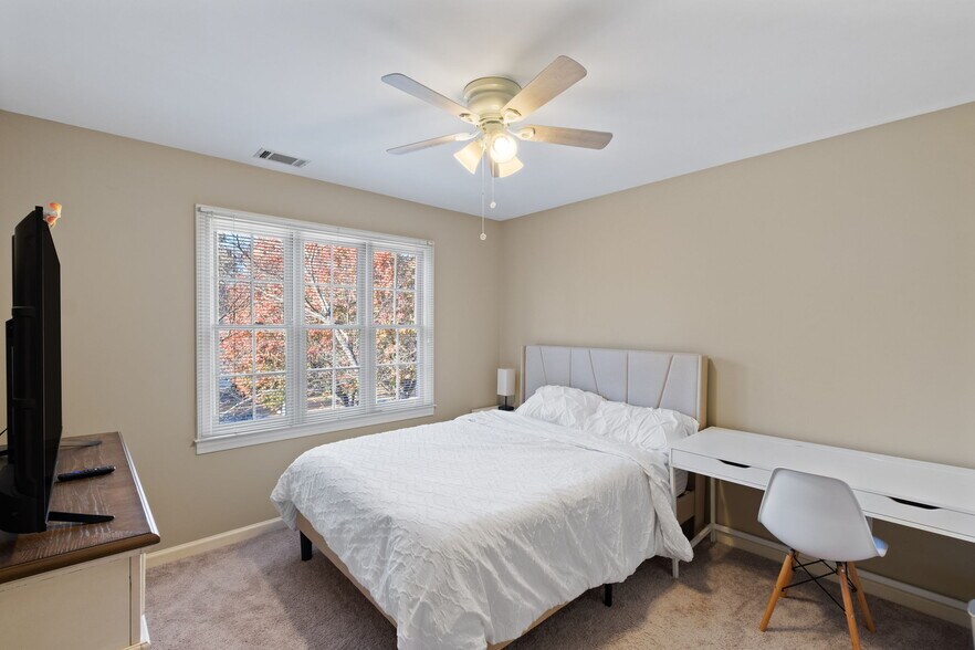 Building Photo - 2293 Camden Dr SW