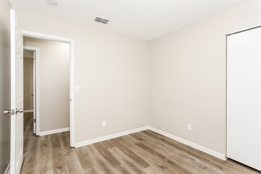 Building Photo - 8804 Falcon Trace Dr S